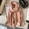 Khăn Len Cashmere – Món Quà Ý Nghĩa Tặng Người Thương Ngày Noel