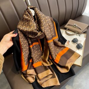 Khăn Lụa Cao Cấp Và Những Kiểu Phối Đồ Không Bao Giờ Lỗi Mốt